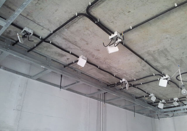 Ремонт проводки и электрики под натяжным потолком в СПб