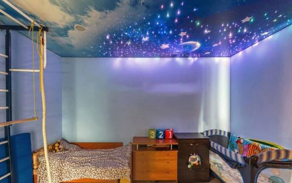 Натяжной потолок в детской звездное небо