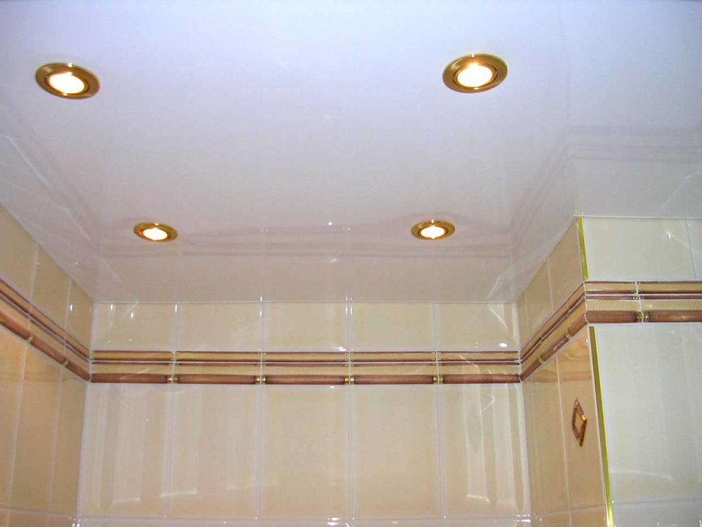 Натяжные потолки в ванной: советы по установке (фото) | Triastyle
